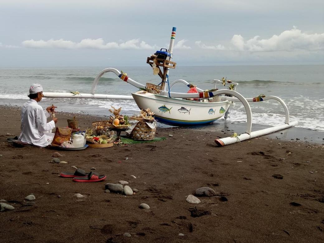 Pelangi Beach Homestay Амед Экстерьер фото