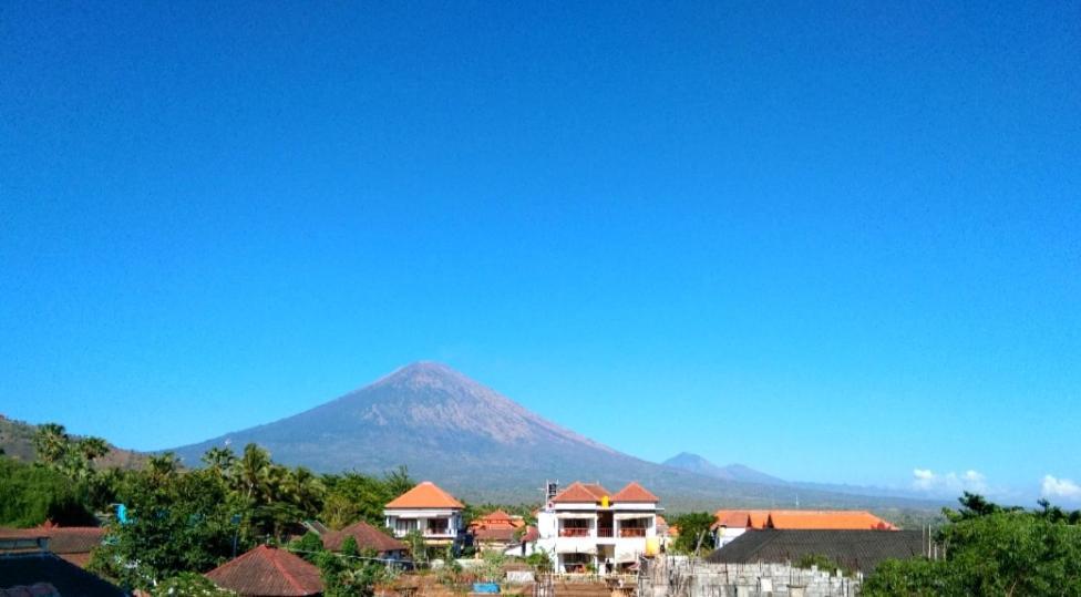 Pelangi Beach Homestay Амед Экстерьер фото