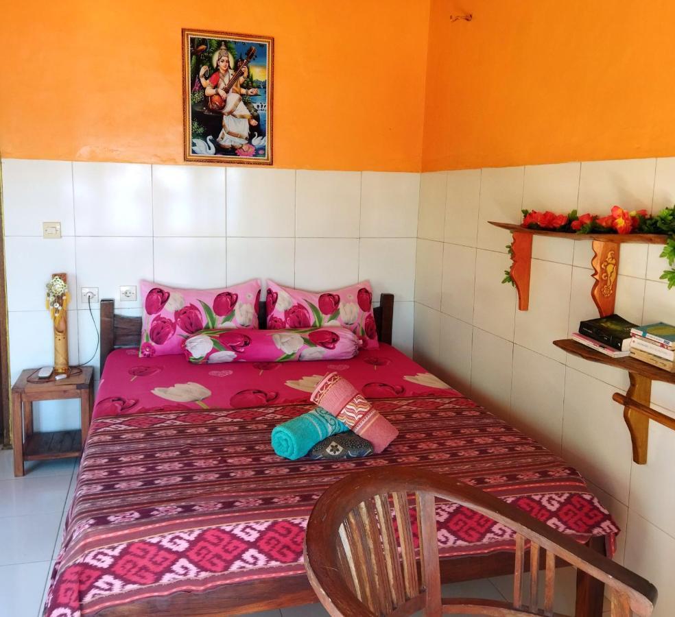 Pelangi Beach Homestay Амед Экстерьер фото
