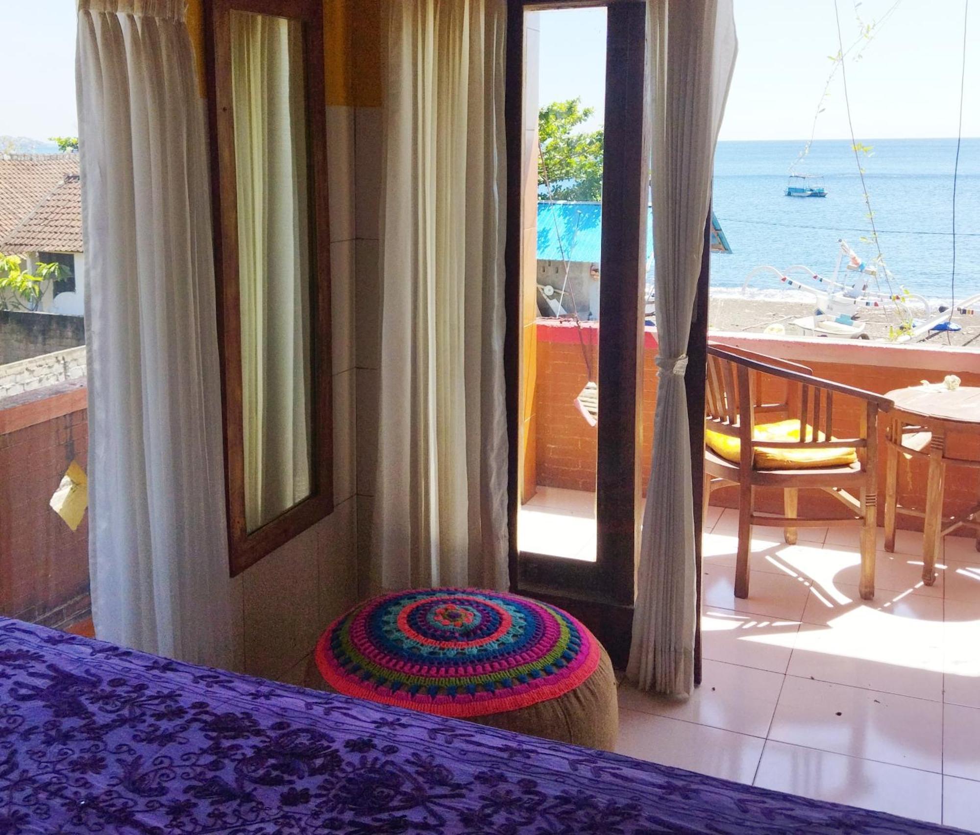 Pelangi Beach Homestay Амед Номер фото